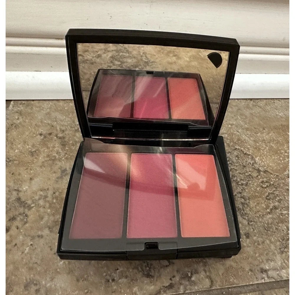 Anastasia Beverly Hills Blush Trio- Berry  Adore shades of Blush